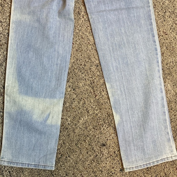 Eddie Bauer Boyfriend Distressed Mid Rise Random Fading Light Blue Jeans 6 NWOT - Picture 8 of 14